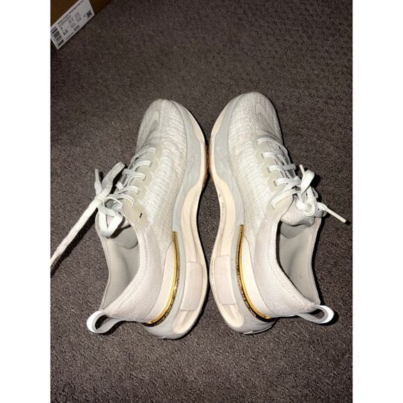 Nike Women's ZOOMX Invincible 3 Running Shoes - Picture 5 of 8